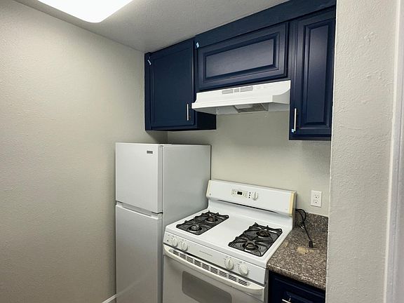 4th image of 129 W Poplar St #6