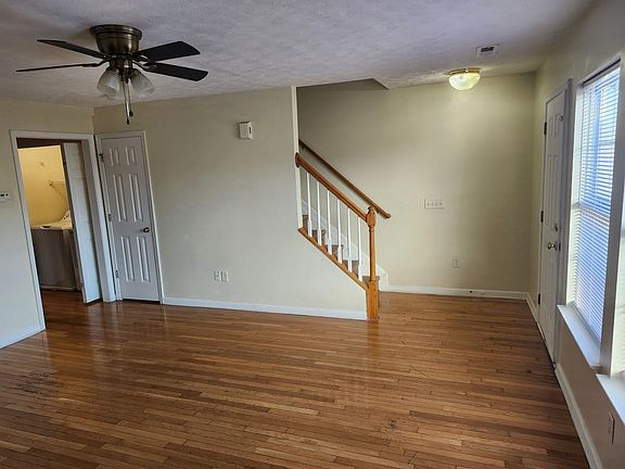 4th image of 267 Emerson Ln