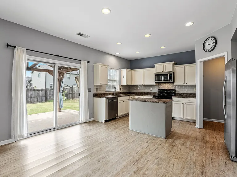 27 Madeline Cir — Photo 17