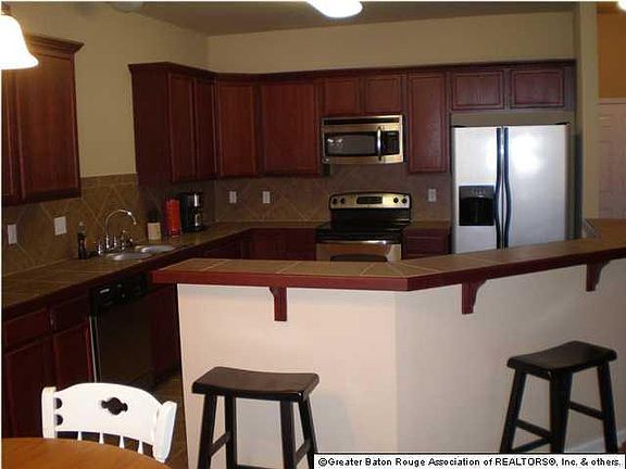 5th image of 17043 Jamestowne Dr