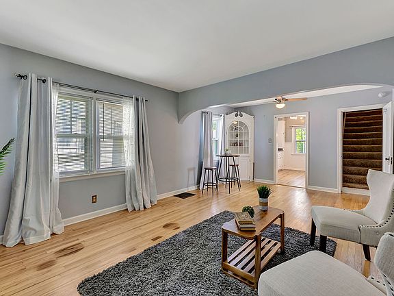 4th image of 2812 Whittier Ave