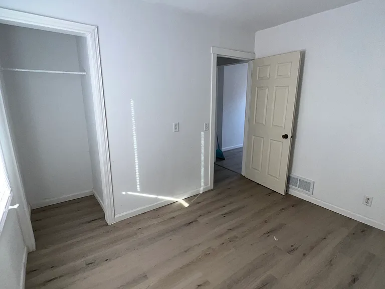 1011 Hudson Ave #1 — Photo 4