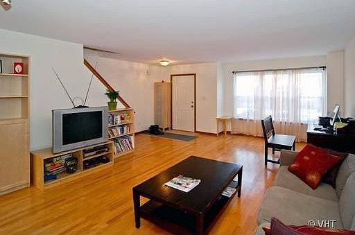 3rd image of 1338 N Bell Ave