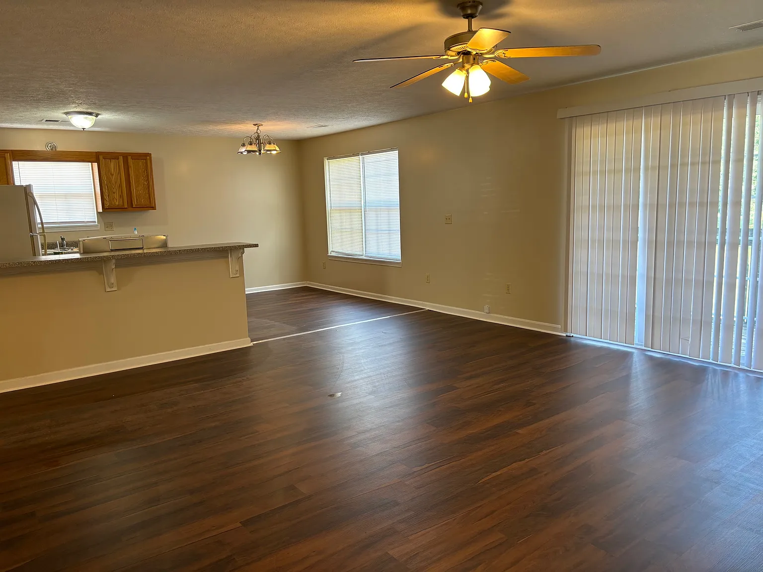 929 Redbud Apartments — Photo 3