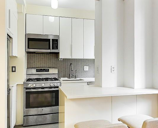 2nd image of 333 W 56th St APT 3H