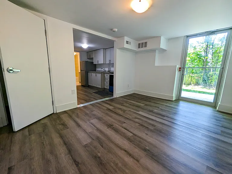 169 Lancaster St W #403 — Photo 11