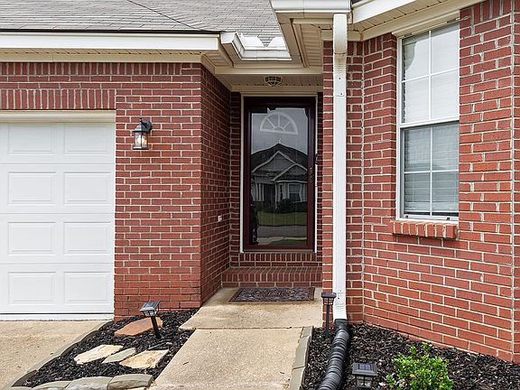2nd image of 1560 Hawthorne Ln