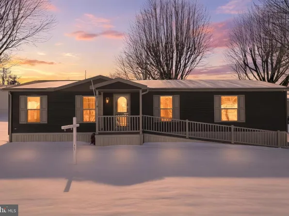 301 Robin Dr, Red Lion, PA 17356