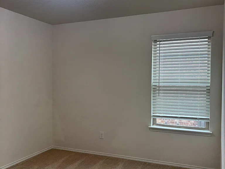 2065 Alamandine Ave — Photo 12