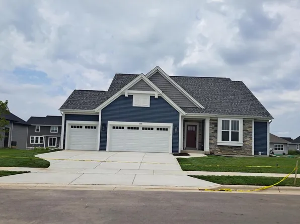 1746 Whalen DRIVE, Oconomowoc, WI 53066