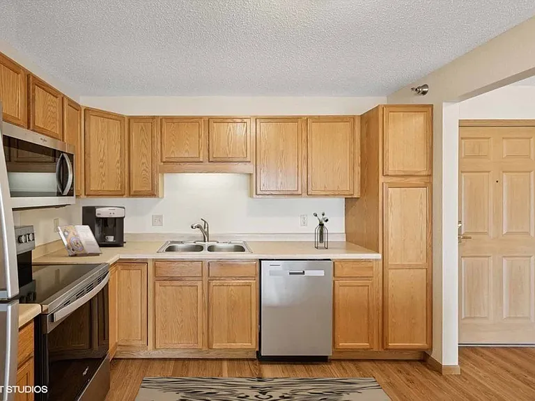 Lakewood Place Apartments — Photo 6
