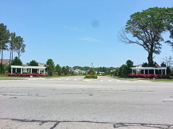 4th image of 5609 Memorial Dr