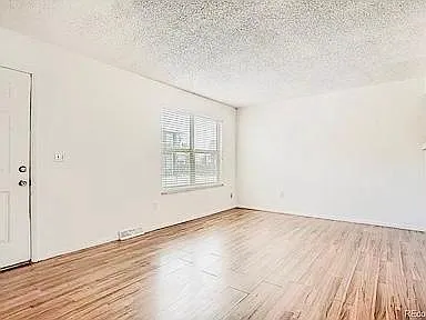 3 bed, 1.5 bath, 1620 sqft, $2,300 — Photo 2
