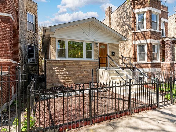 3rd image of 932 N Ridgeway Ave