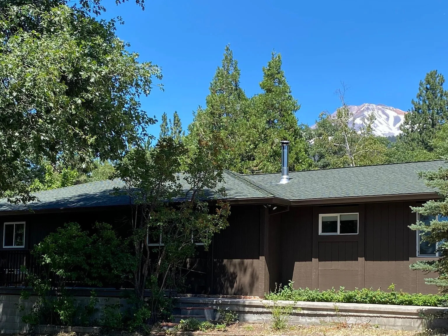 Shasta Way, Mount Shasta — Photo 2