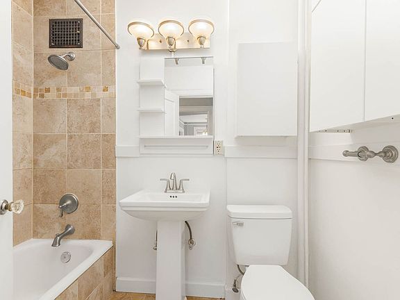 3rd image of 321 Boylston Ave E APT 102
