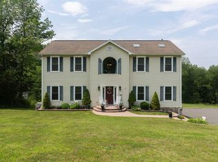 12 Broadview Ln, Red Hook, NY 12571