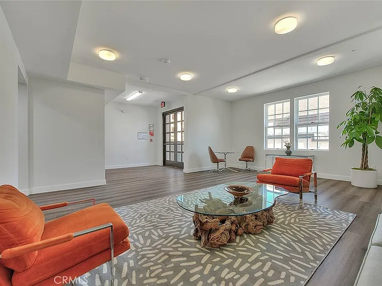 501 W Foothill Blvd #203 — Photo 20