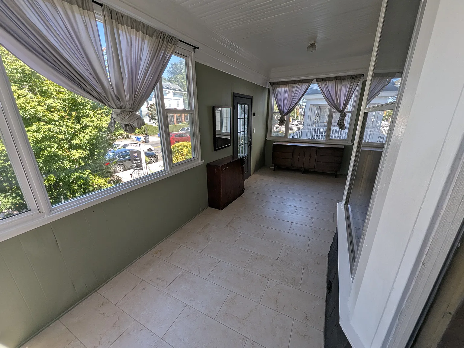 5 bed, 2.5 bath, 2727 sqft, $3,900 — Photo 3