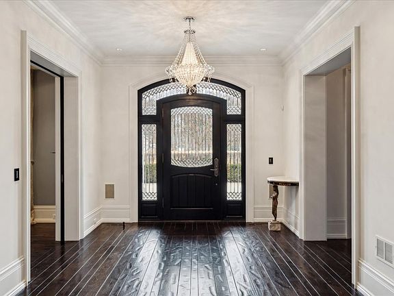 4th image of 2214 Churchill Ln