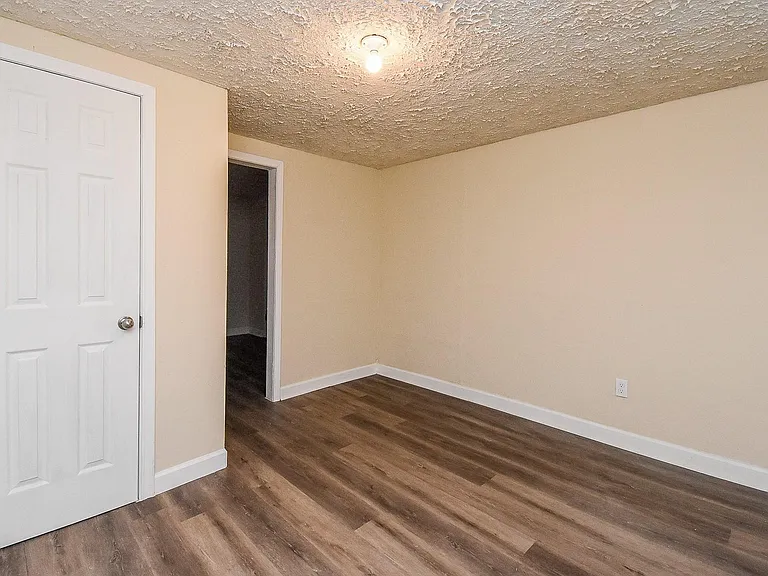 4021 Eddie St — Photo 13