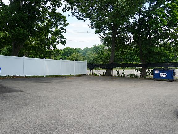 4th image of 170 Middleboro Ave #2