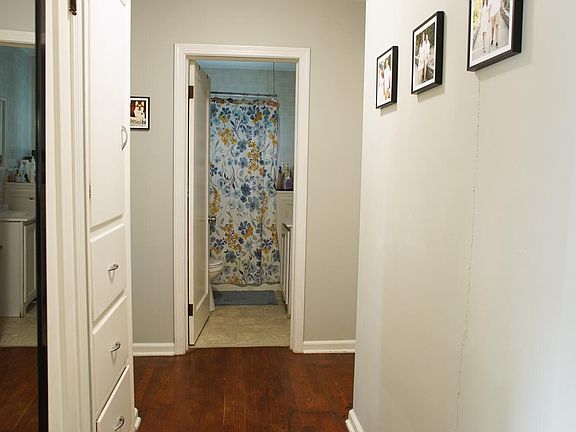 2nd image of 609 W Walker St