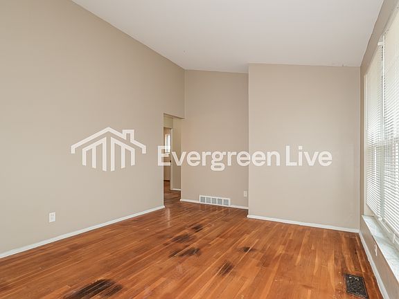 3rd image of 1795 Fernbrook Dr