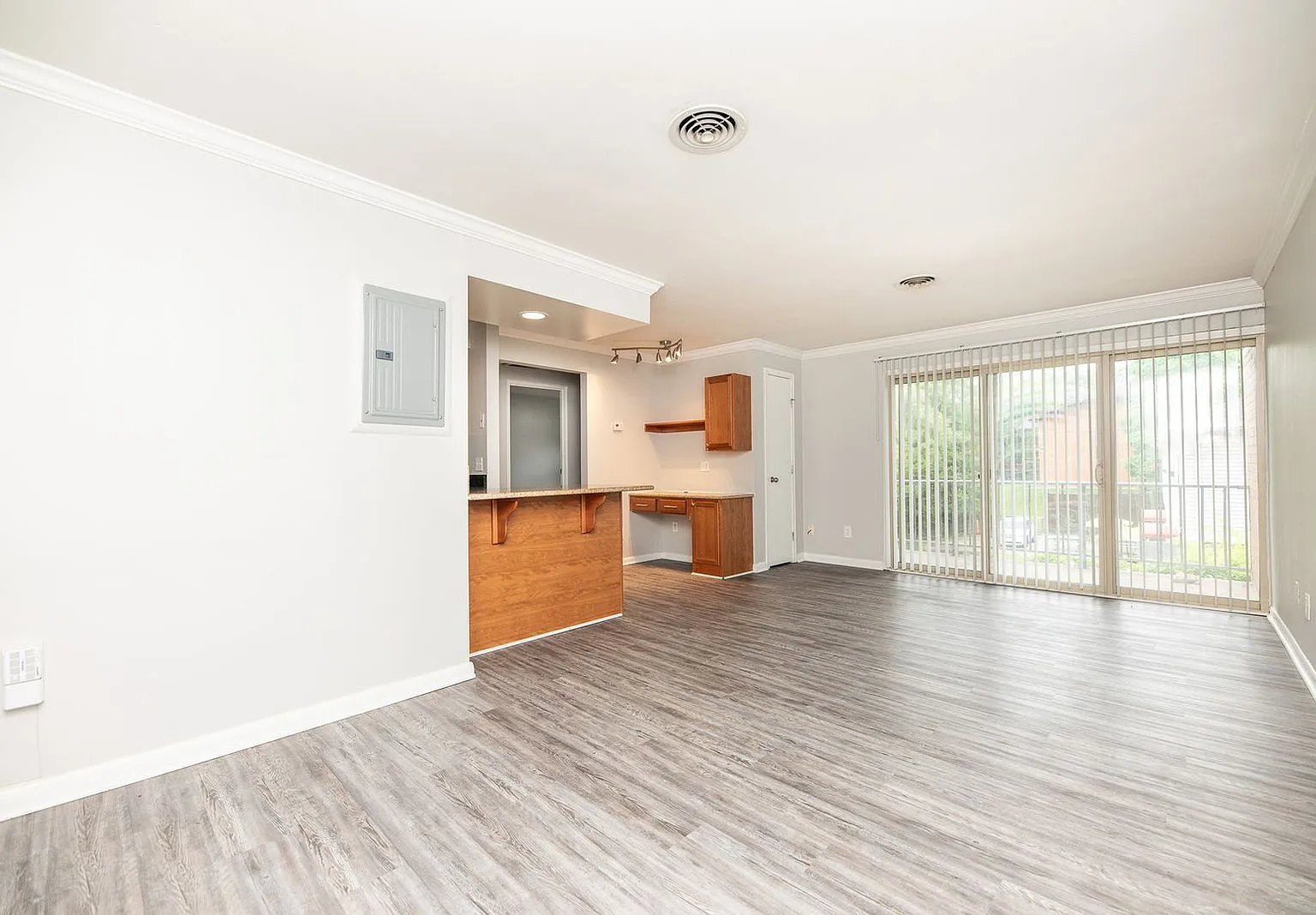 2 bed, 1.0 bath, 740 sqft, $1,295 — Photo 4