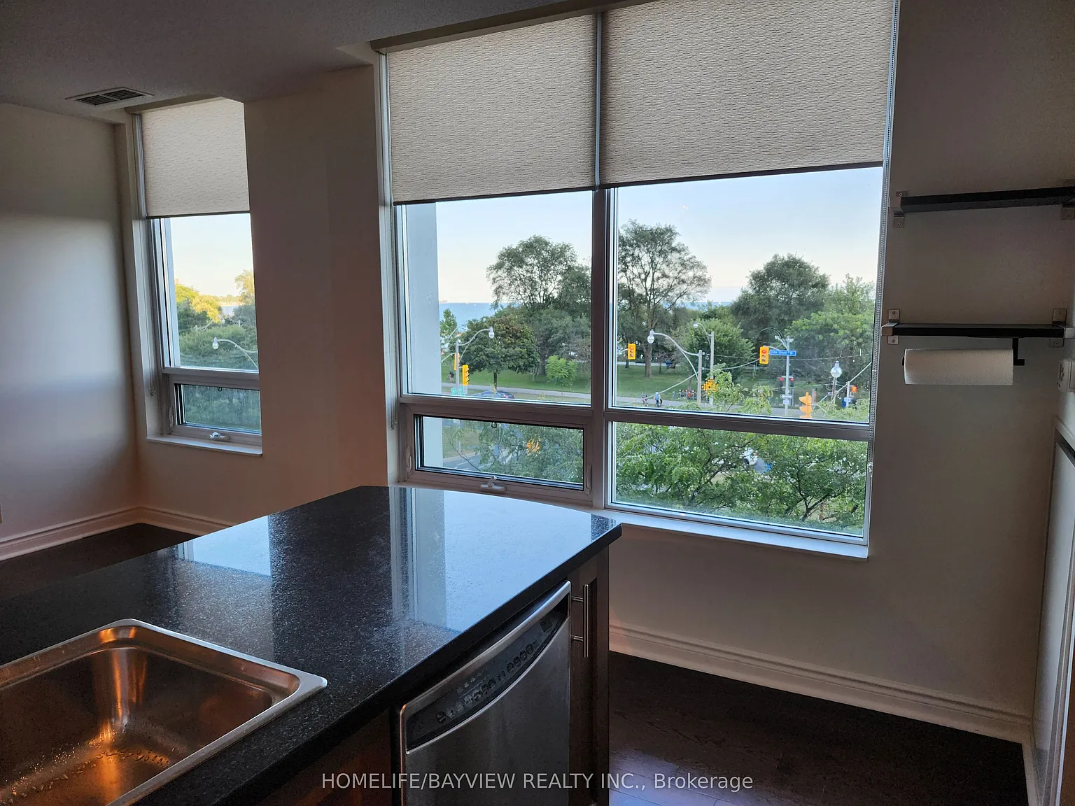 Park Lake Residences — Photo 4