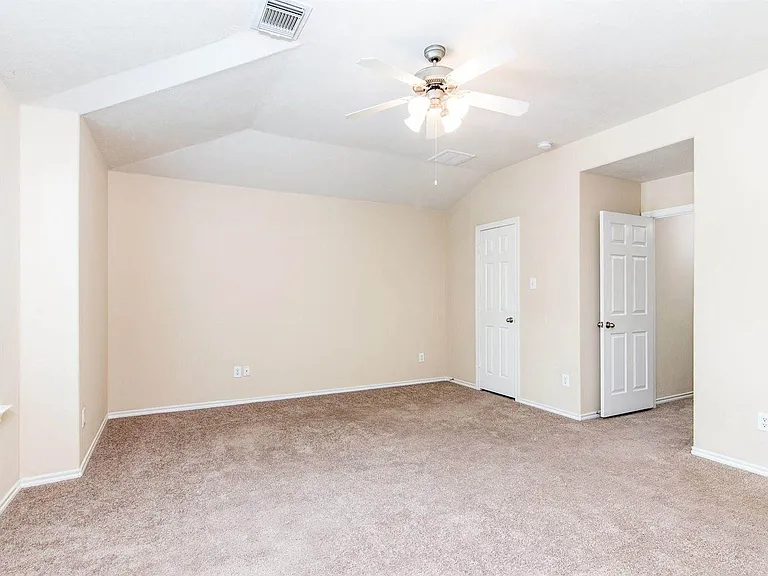 207 N Burberry Park Cir — Photo 16