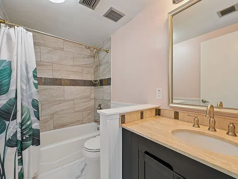 385 W Pierson St #F7 — Photo 10