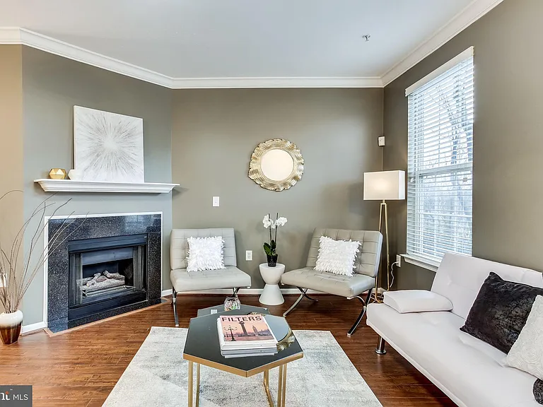 21784 Jarvis Sq — Photo 7
