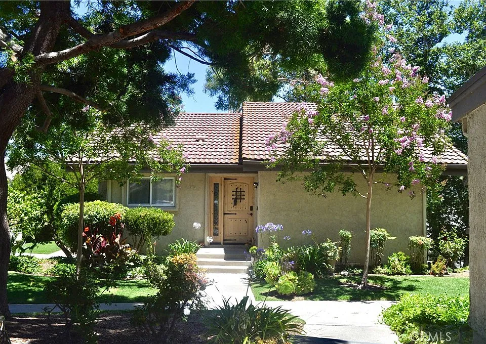 46 Meadowlark Ln