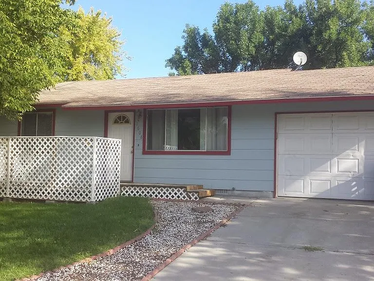 2608 E Denver Ave — Photo 1