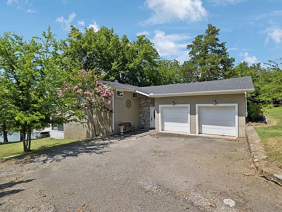 3rd image of 109 Shore Hill Cir
