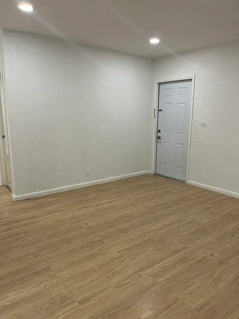 2 bed, 850 sqft, $2,350 — Photo 3