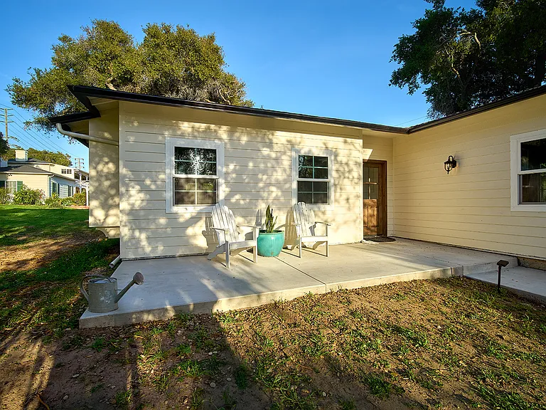590 N Kellogg Ave — Photo 16