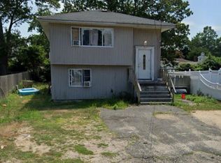46 Sherwood Dr, Mastic Beach, NY 11951