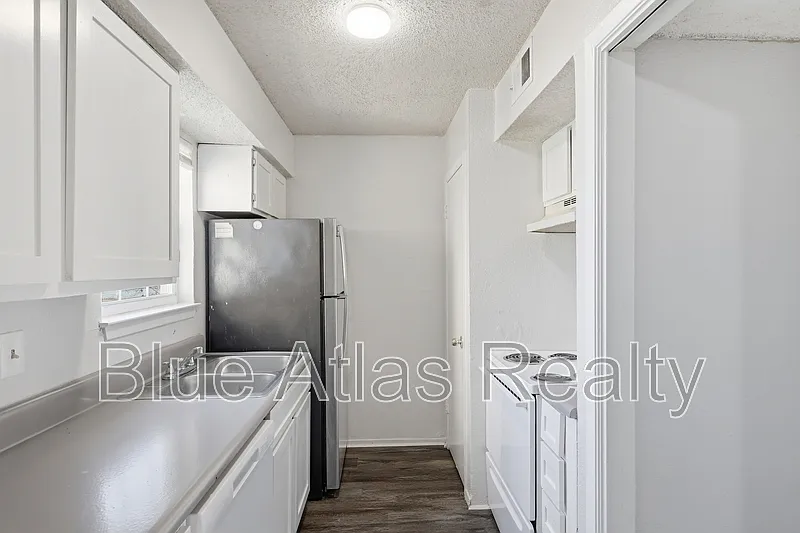 2 bed, 2.0 bath, 928 sqft, $995 — Photo 3