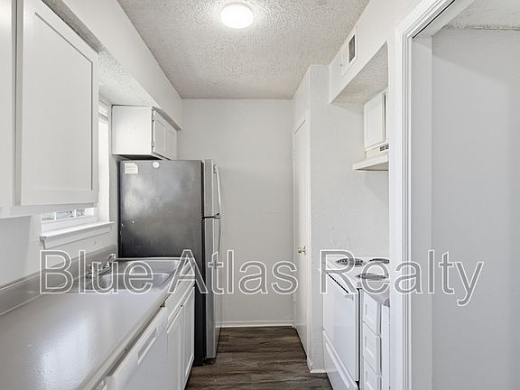 3rd image of 8030 Cambridge Cir APT A