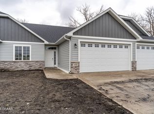 465 Cromwell Dr, Grand Forks, ND 58201