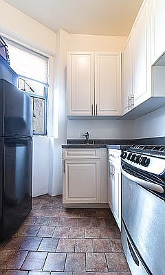2nd image of 550 W 126th St #2J