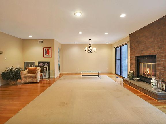 4th image of 266 Vista Dr