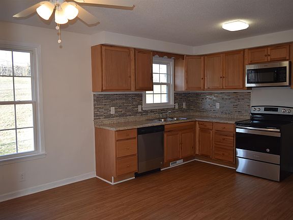 3rd image of 1567 Cherry Tree Dr