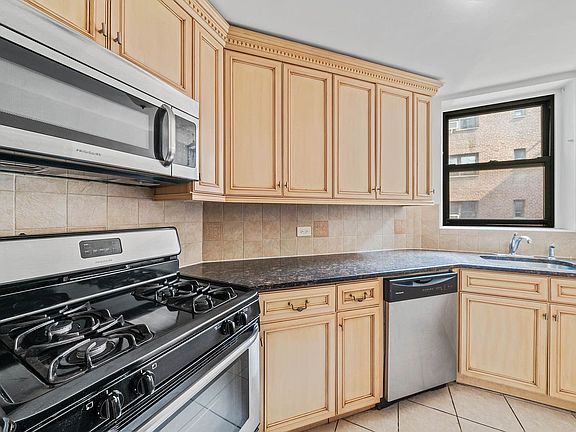 3rd image of 8008 135th St APT 409