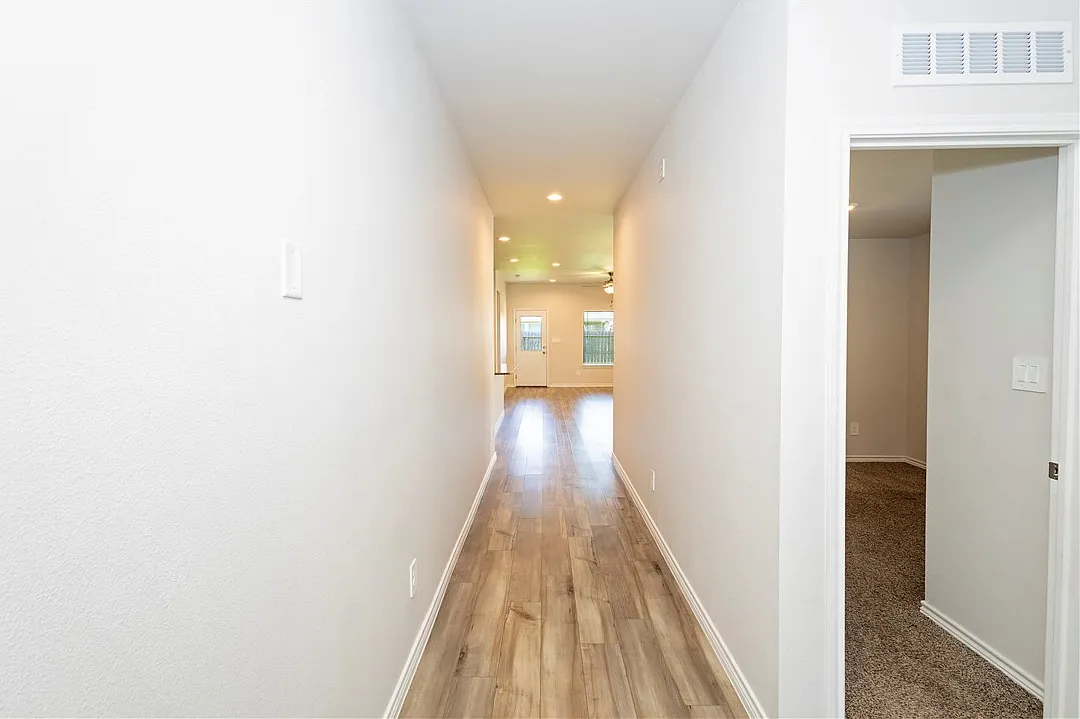 3 bed, 2.0 bath, 1575 sqft, $2,300 — Photo 4