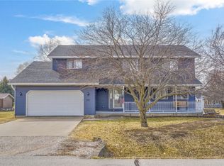 562 Clover Ridge Dr, Walford, IA 52351