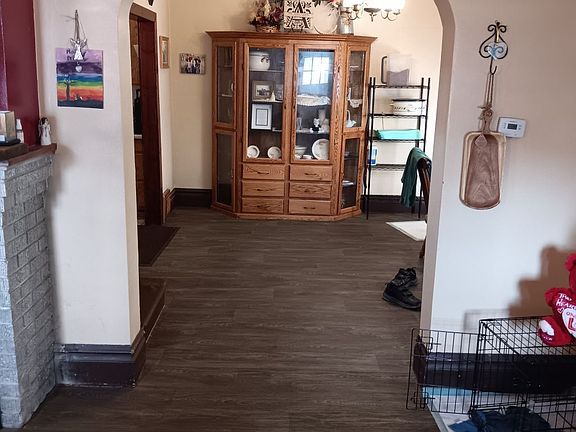 3rd image of 209 3rd Ave NE