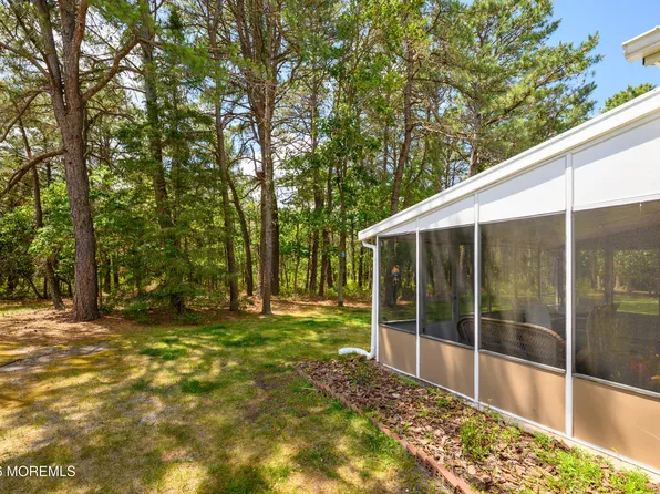 75 Chesterfield Lane, Toms River, NJ 08757